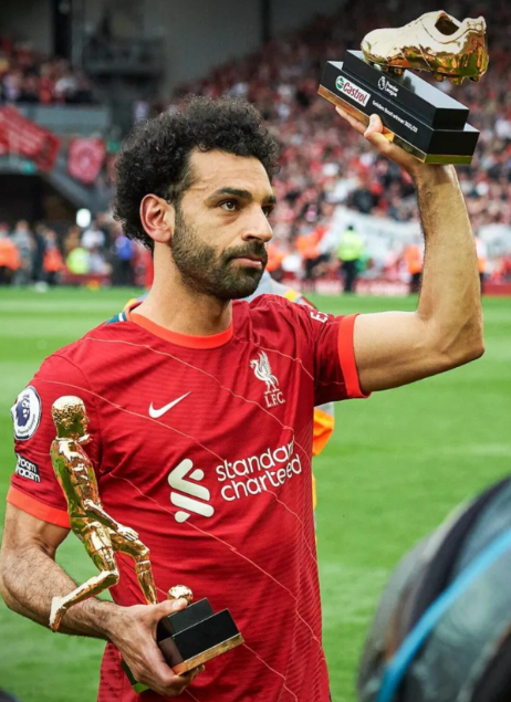 洲际杯决赛前夕:克瓦拉茨赫利亚谨慎回应萨拉赫相关问题