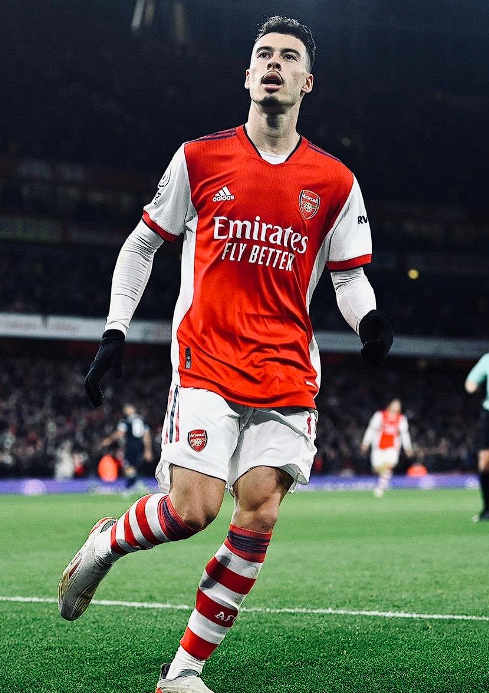 冬季转会窗下阿森纳球员合同与引援策略探讨