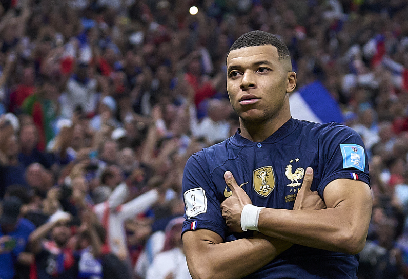 姆巴佩伤后积极康复，现身皇马基地引关注