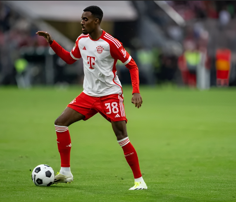 赫拉芬贝赫谈球队阵容变动与队友表现